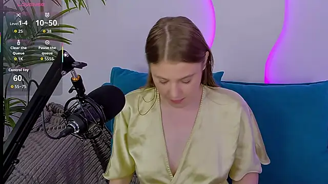 MelanieHenders online show from 3, 10, 2025