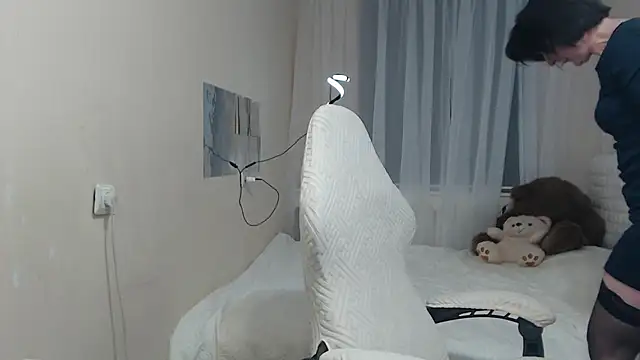 VivianGuchih online show from 15, 11, 2025