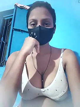 posewith online show from 8, 9, 2025