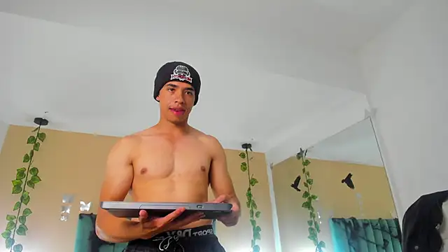 Muscle Scott online show from 9, 10, 2025