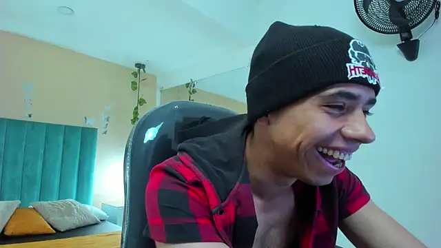 Muscle Scott online show from 1, 12, 2025