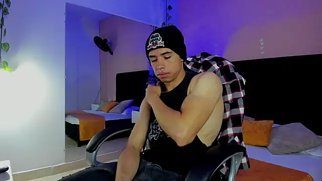 Muscle Scott online show from 30, 11, 2025