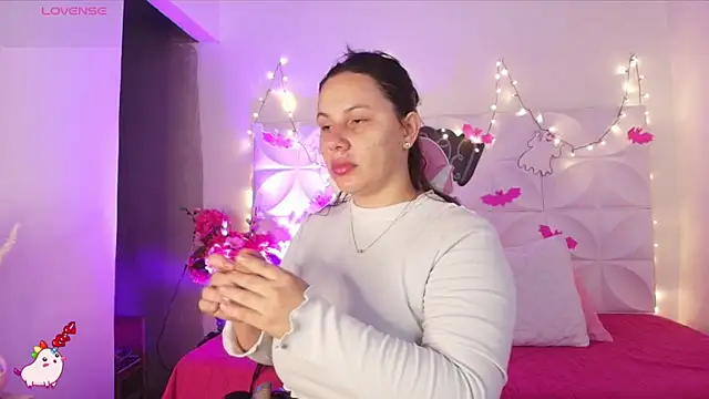 Snapshot of Abril1_gh chatting on 12, 10, 2025 Abril1 gh online show from 12, 10, 2025