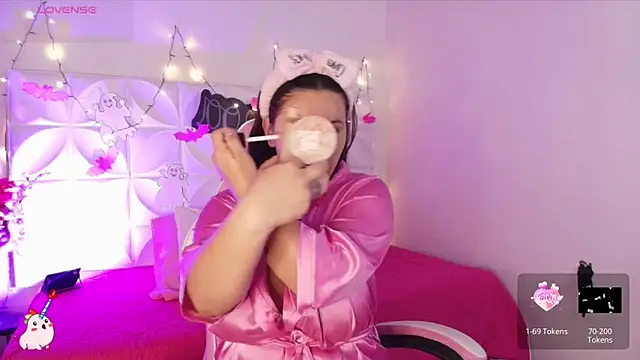 Snapshot of Abril1_gh chatting on 14, 10, 2025 Abril1 gh online show from 14, 10, 2025