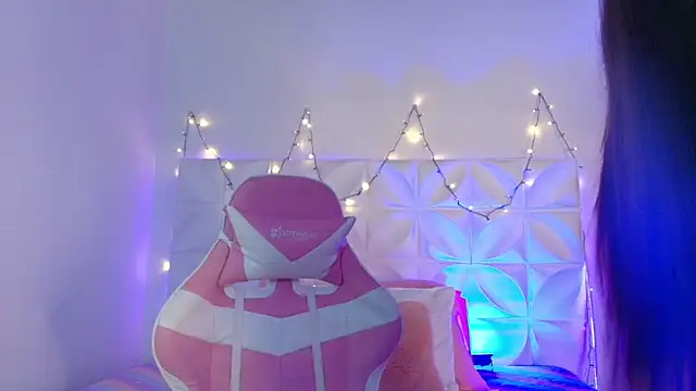 Snapshot of Abril1_gh chatting on 4, 11, 2025 Abril1 gh online show from 4, 11, 2025