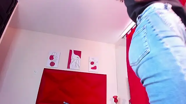 Snapshot of LunnaSmith chatting on 8, 11, 2025 LunnaSmith online show from 8, 11, 2025