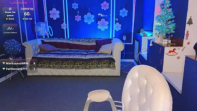 Snapshot of Kira_Kenett chatting on 18, 12, 2025 Kira Kenett online show from 18, 12, 2025