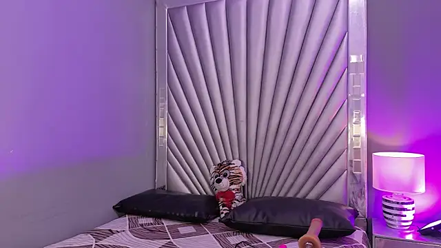 HatsaJones online show from 5, 4, 2026