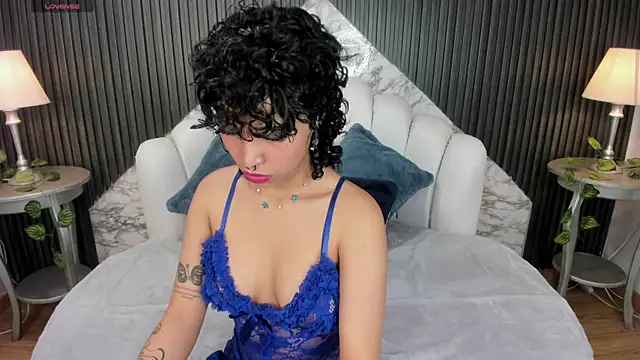 DaniCollinn  online show from 3, 11, 2025