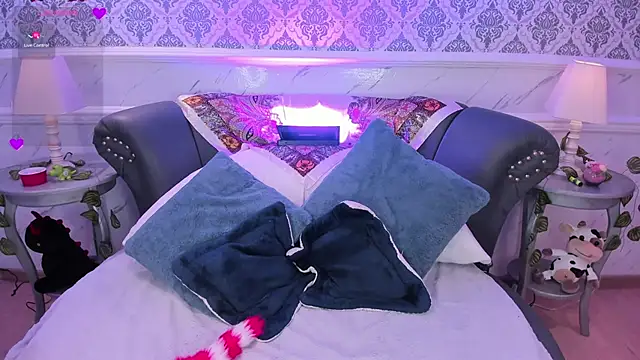 DaniCollinn  online show from 11, 3, 2026