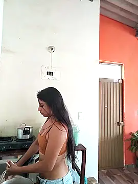 Snapshot of AnggelicaSwan21 chatting on 16, 12, 2025 AnggelicaSwan21 online show from 16, 12, 2025