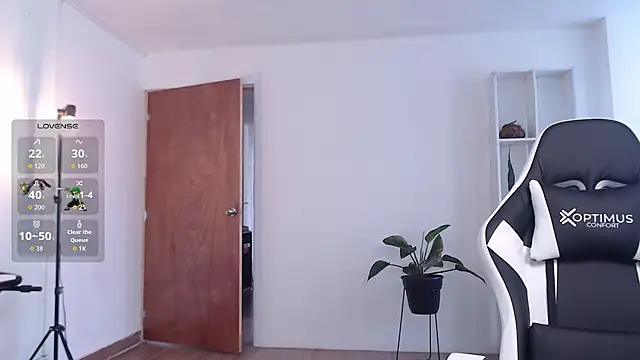 Snapshot of Ellyuwuw chatting on 10, 9, 2025 Ellyuwuw online show from 10, 9, 2025