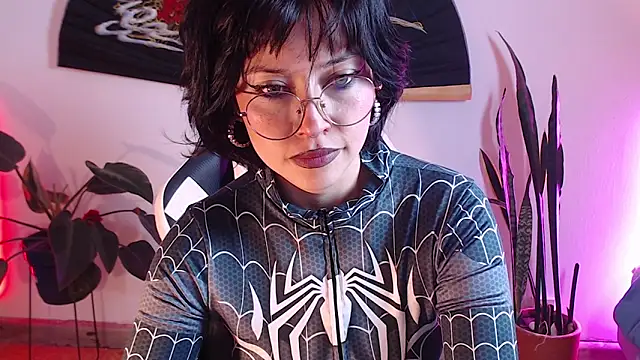 Ellyuwuw online show from 5, 3, 2026