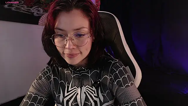Ellyuwuw online show from 13, 7, 2026
