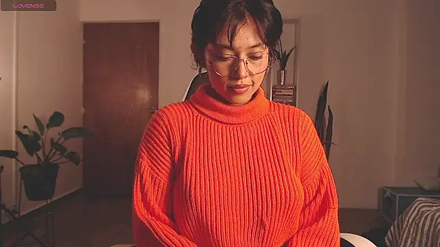 Snapshot of Ellyuwuw chatting on 21, 11, 2025 Ellyuwuw online show from 21, 11, 2025