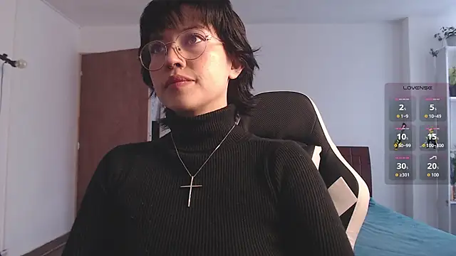 Snapshot of Ellyuwuw chatting on 11, 10, 2025 Ellyuwuw online show from 11, 10, 2025