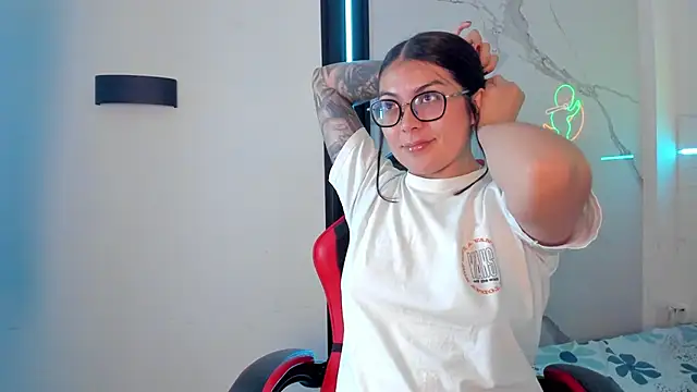 LolaXXXperience online show from 24, 9, 2025