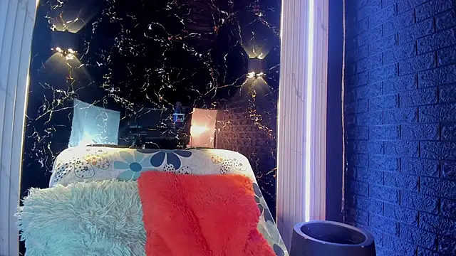 LolaXXXperience online show from 11, 9, 2025