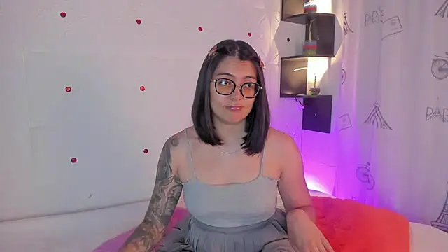 LolaXXXperience online show from 9, 9, 2025