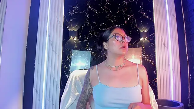 LolaXXXperience online show from 23, 9, 2025