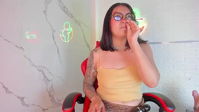 LolaXXXperience online show from 22, 10, 2025