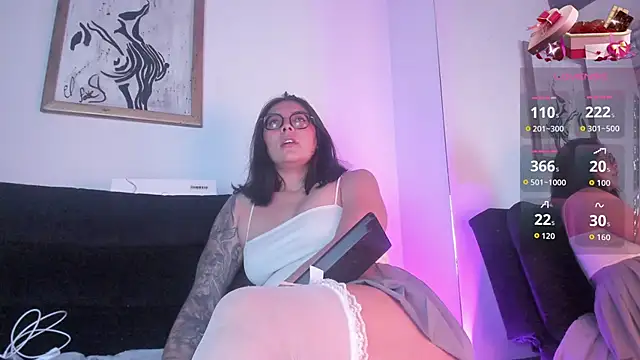 LolaXXXperience online show from 6, 11, 2025