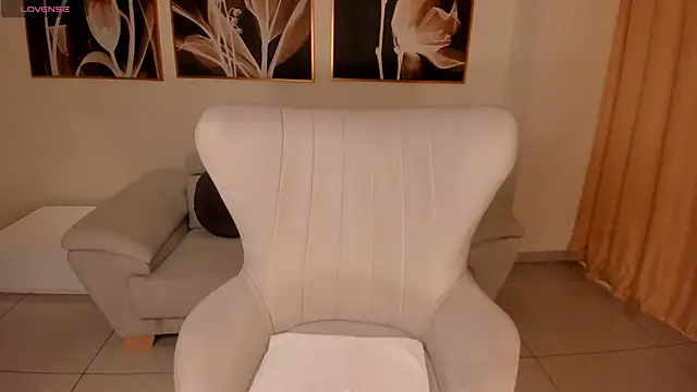 LucyWeiss  online show from 27, 10, 2025