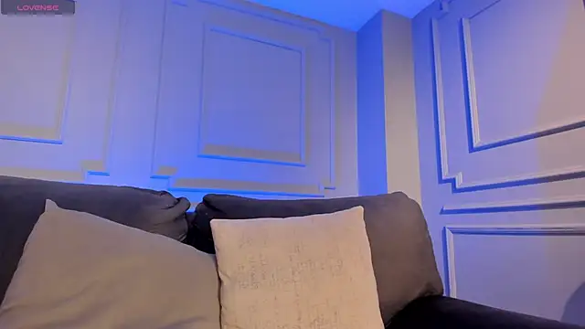 LucyWeiss  online show from 15, 10, 2025