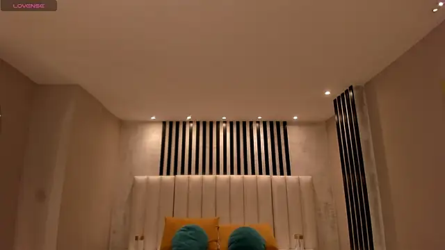 LucyWeiss  online show from 11, 11, 2025