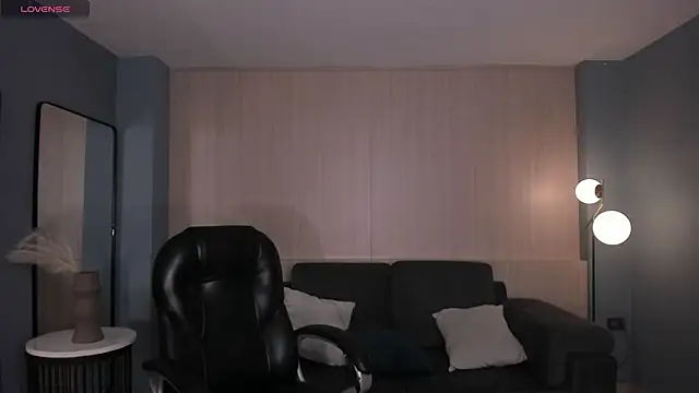 MayaMoretti  online show from 5, 4, 2026