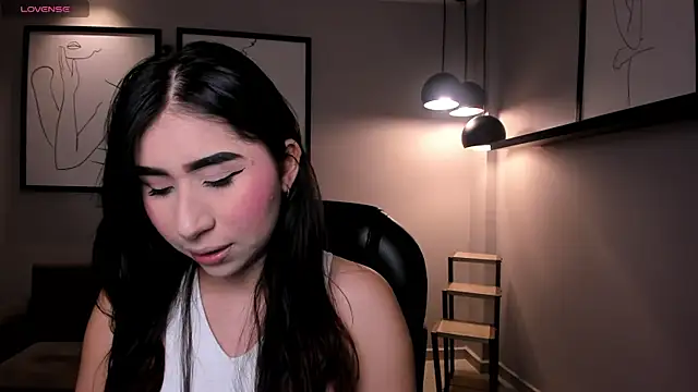 MayaMoretti  online show from 8, 11, 2025