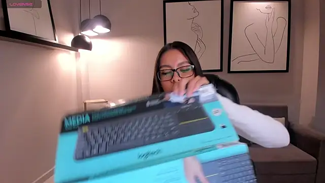 NinaBlum online show from 19, 10, 2025