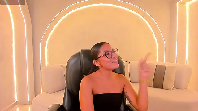 NinaBlum online show from 16, 10, 2025