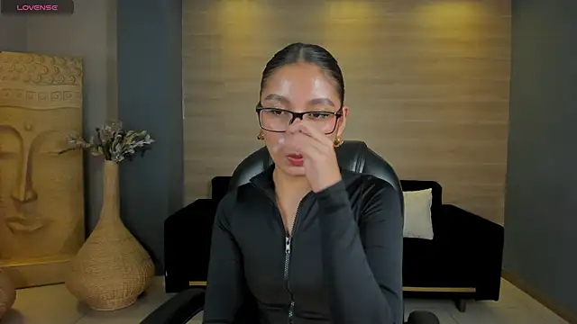 NinaBlum online show from 12, 11, 2025