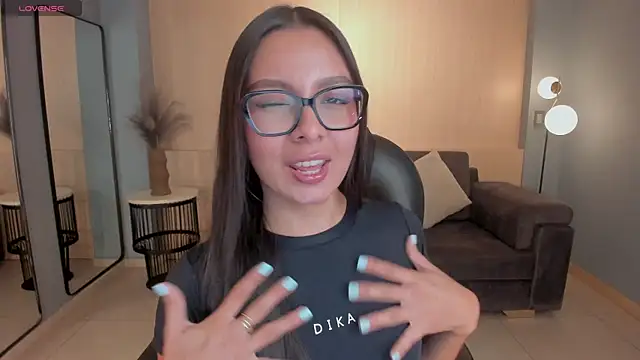 NinaBlum online show from 14, 11, 2025