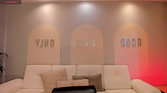 NinaBlum online show from 10, 9, 2025