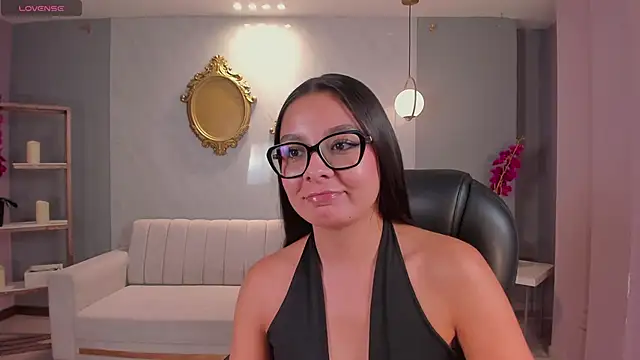 NinaBlum online show from 11, 11, 2025