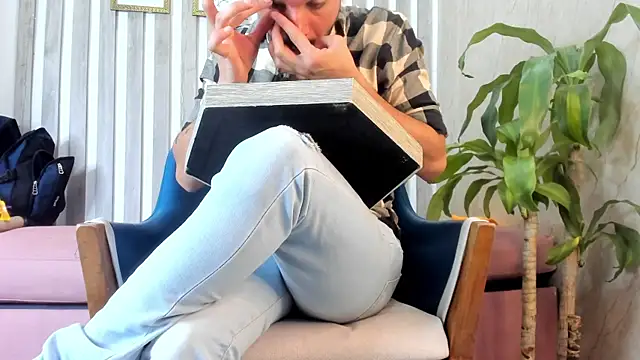 EthanGrey online show from 10, 9, 2025