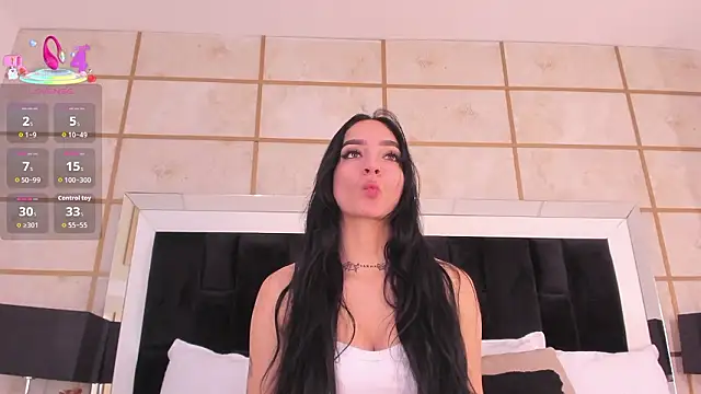 Snapshot of RoxyLior chatting on 4, 3, 2026 RoxyLior online show from 4, 3, 2026