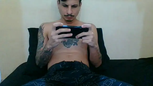 Snapshot of Skate012 chatting on 15, 7, 2026 Skate012 online show from 15, 7, 2026