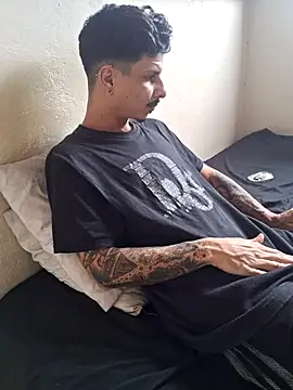 Snapshot of Skate012 chatting on 5, 7, 2026 Skate012 online show from 5, 7, 2026