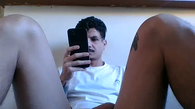 Snapshot of Skate012 chatting on 9, 7, 2026 Skate012 online show from 9, 7, 2026