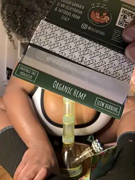 Snapshot of bunbun420247 chatting on 12, 10, 2025 bunbun420247 online show from 12, 10, 2025