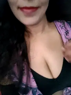 Deepa Sharma143 online show from 5, 10, 2025