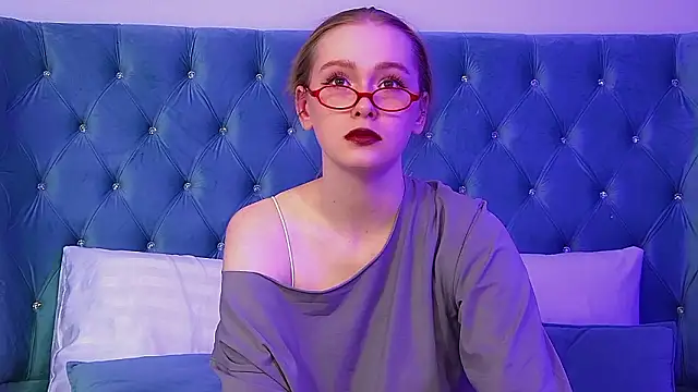 AgataFoxley online show from 4, 3, 2026