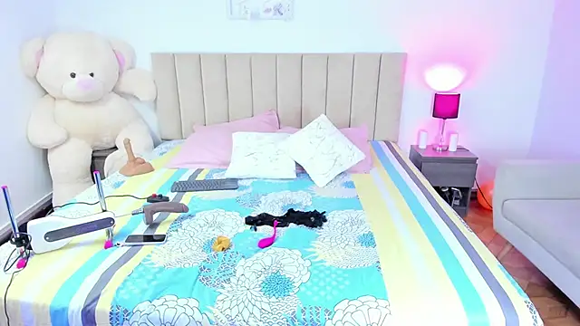 Snapshot of Hill_Brownie chatting on 11, 11, 2025 Hill Brownie online show from 11, 11, 2025