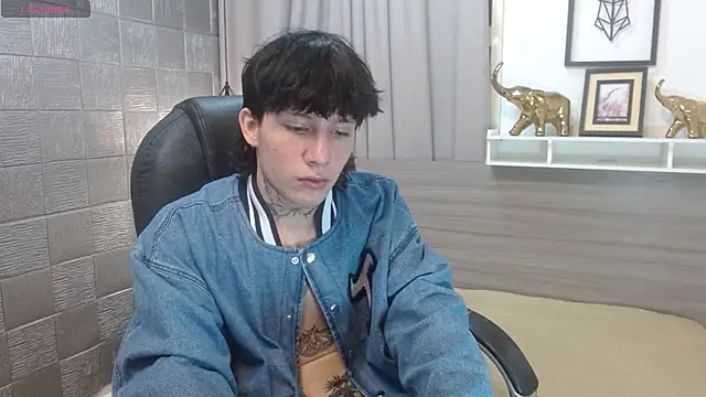 Snapshot of Iantwink18 chatting on 9, 11, 2025 Iantwink18 online show from 9, 11, 2025