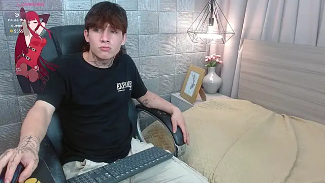 Snapshot of Iantwink18 chatting on 14, 9, 2025 Iantwink18 online show from 14, 9, 2025