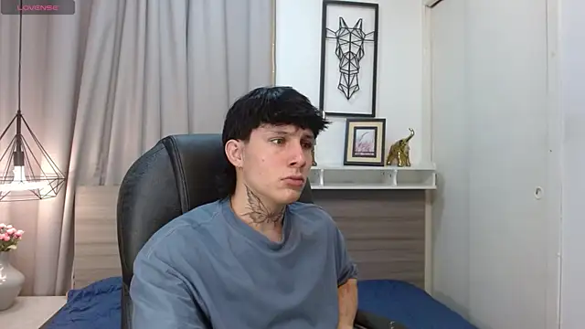 Snapshot of Iantwink18 chatting on 9, 10, 2025 Iantwink18 online show from 9, 10, 2025