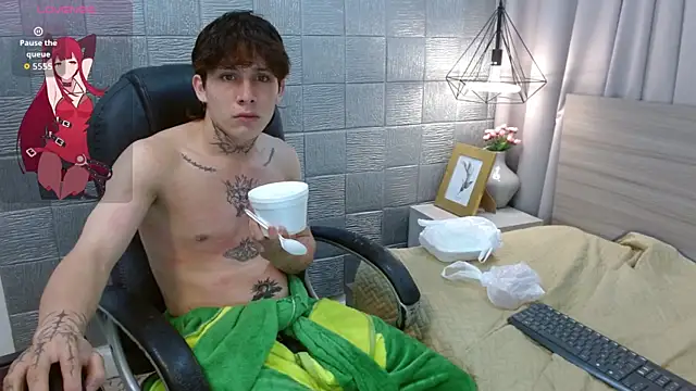 Snapshot of Iantwink18 chatting on 17, 9, 2025 Iantwink18 online show from 17, 9, 2025